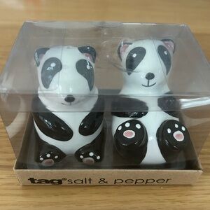 tag brand Salt and Pepper set